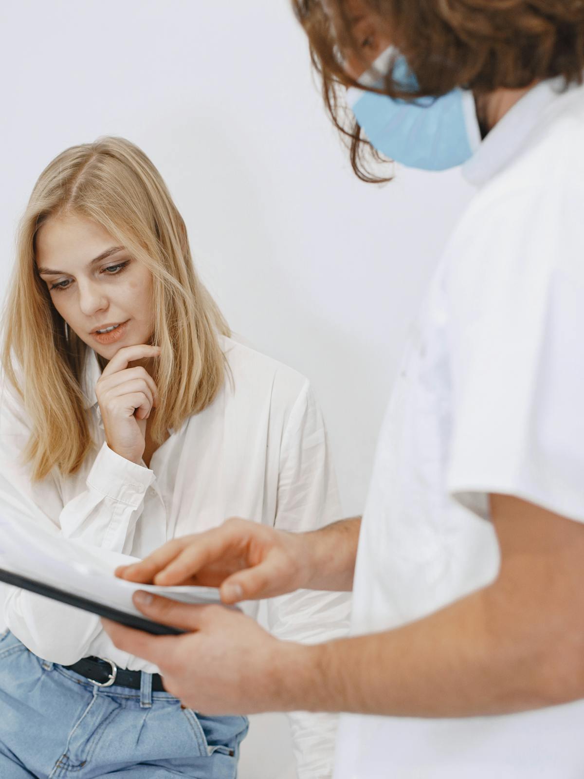 Consulta inicial para contextualizar sintomas, historia clinica y primeros pasos.