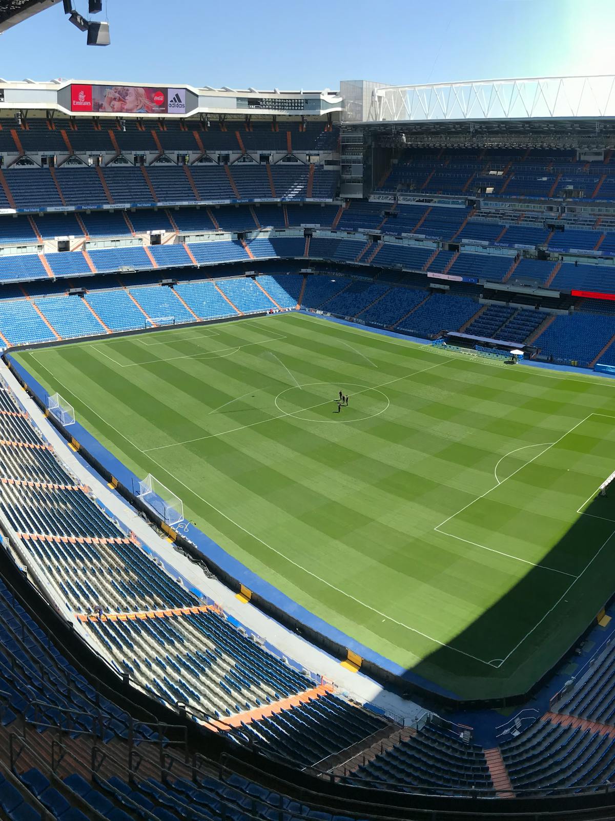 Revision clinica en camilla durante el seguimiento del dolor y la fibrosis postoperatoria.