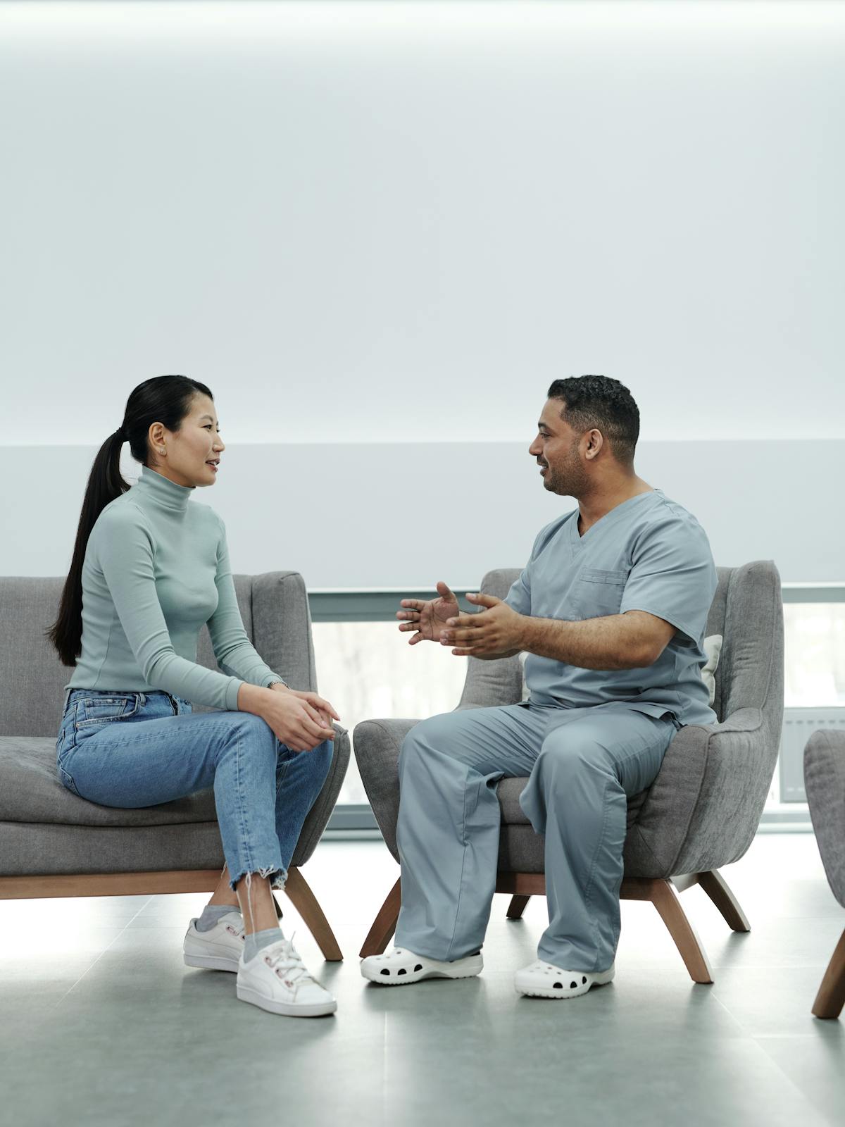 Consulta de seguimiento para revisar dolor, fibrosis y recuperacion funcional despues de la cirugia.