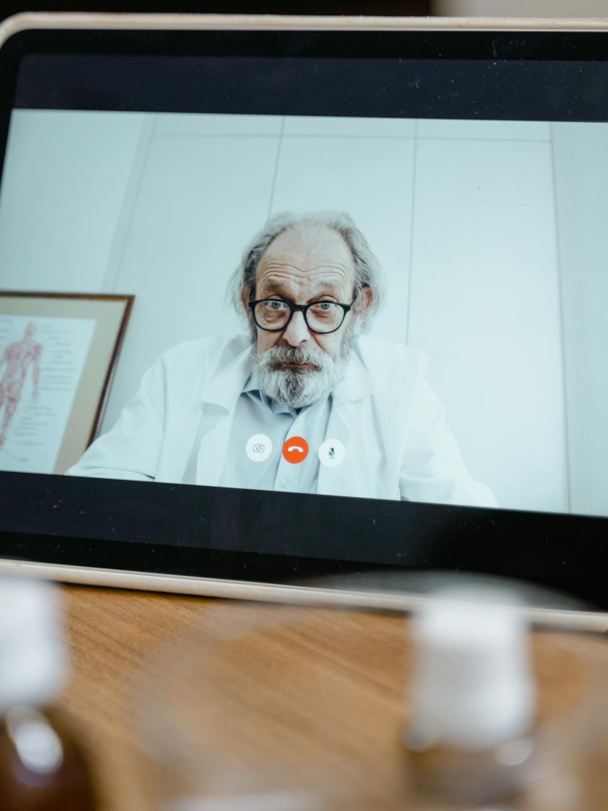 Consulta hospitalaria para valorar objetivos, limites y momento de una cirugia en lipedema.